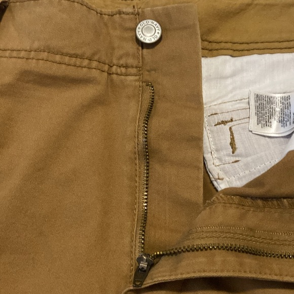 Men’s Khaki Color Old Navy Cargo Shorts - Picture 4 of 7